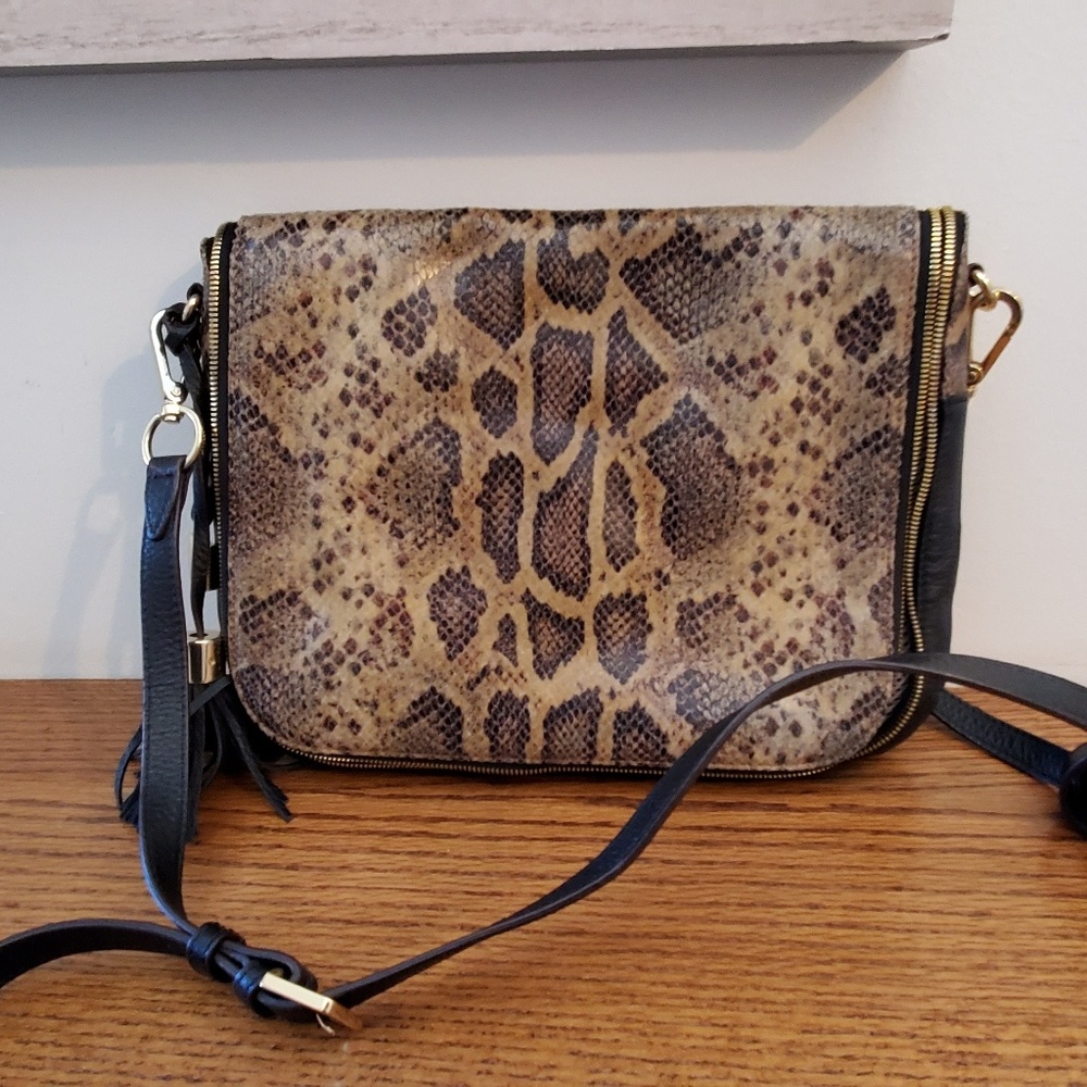 G.I.L.I. RFID crossbody